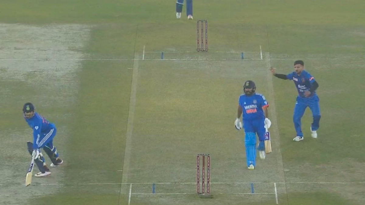 ind-vs-afg-t20is-rohit-sharma-s-livid-reaction-after-horrible-mixup-with-shubman-gill-in-1st-t20i-goes-viral-video